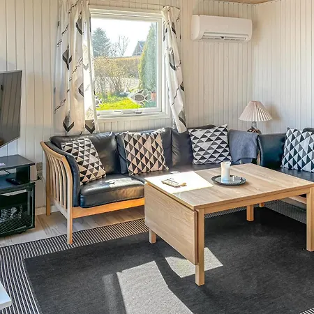 2 Bedroom Stunning In Nyaraló Roslev
